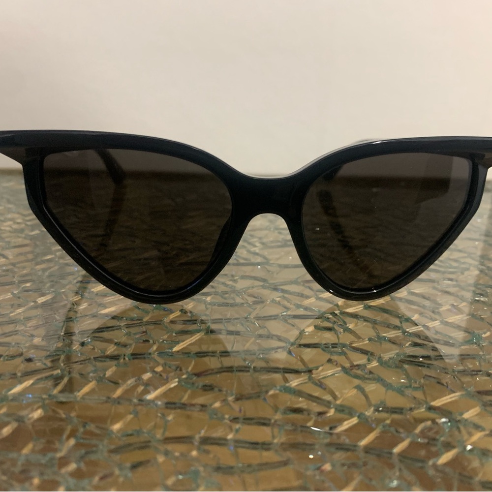 AUTHENTIC BRAND NEW BLACK BALENCIAGA CAT EYED SUNGLASSES! 🕶️